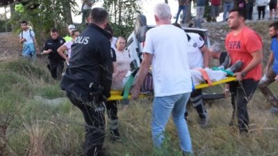  Balıkesir'in Burhaniye İlçesinde, Takla Atarak Ters Dönen Araçtan Çikartilan