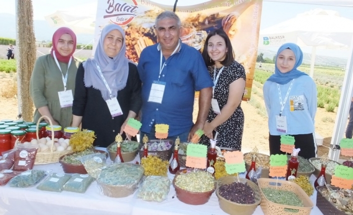  İsmail Balat Eşi Ve Kızları İle