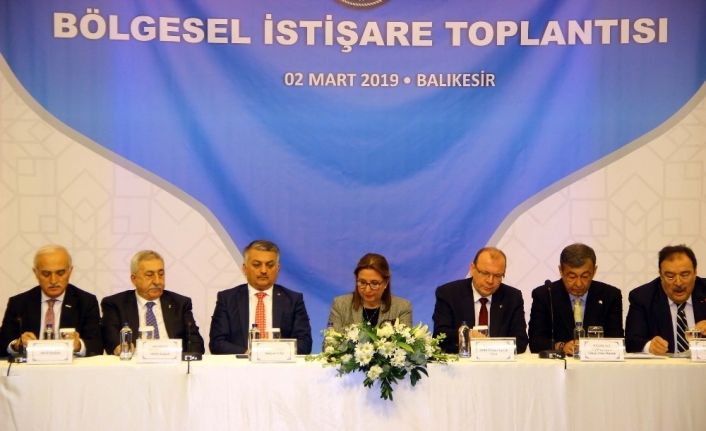 Ticaret Bakanı Ruhsar Pekcan, Balıkesir Sanayi Odası’nda iş adamlarıyla bir