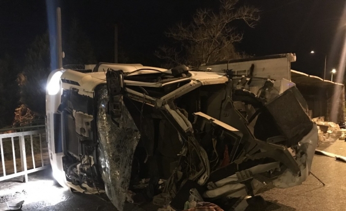 Bursa’nın Orhangazi ilçesinde sabaha karşı meydana gelen trafik kazasında yaklaşık