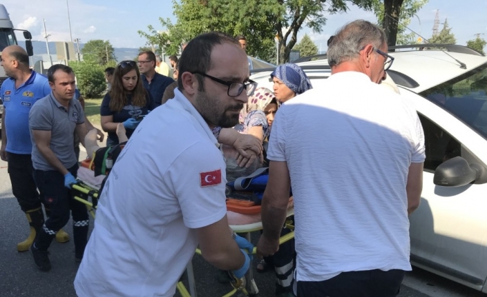  Bursa'nın Orhangazi İlçesinde Göl Yolu Işikli Kavşağı Yakınlarında Anayolda
