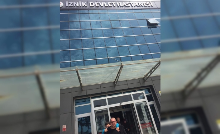 Bursa’nın İznik ilçesinde hedefi şaşıran ilkokul öğrencisi, top yerine taşa