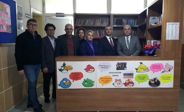 Bursa Uludağ Üniversitesi Eğitim Fakültesi öğrencileri gönüllü öğretmenlik yapıyor.Uludağ Üniversitesi