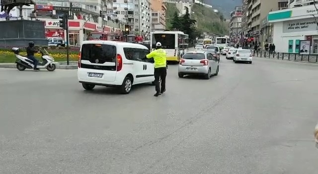 Bursa’da yangın ihbarına yetişmeye çalışan itfaiye ve ambulans ekipleri için