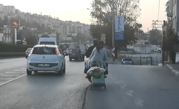  Bursa’da Bir Vatandaş Motosikletin Arkasına Bağladığı Pazar Arabasıyla Kendi