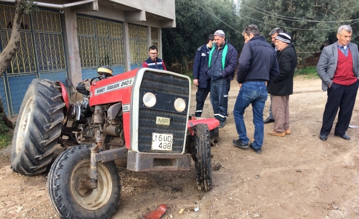 Bursa’nın İznik ilçesinde çekicinin çarptığı traktörün şoförü ağır yaralandı.Kaza, Boyalıca