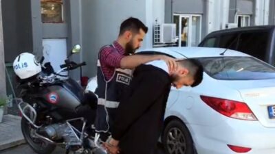  İzmir'in Buca İlçesinde 22 Yaşındaki Tuğçe Baran'ı "şaka Yapmak