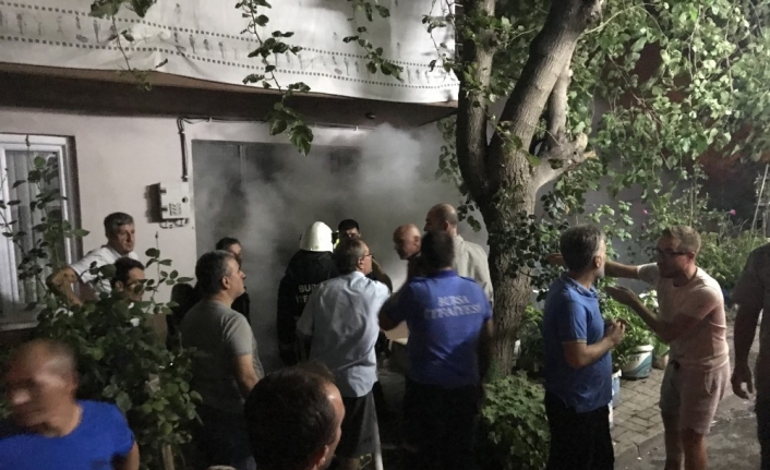 Orhangazi İlçesinde Bir Evin Giriş Katında Meydana Gelen Yangın Mahalleyi