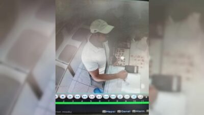  Bursa'da Bir Dolandırıcı Turist Gibi Girdiği Kuyumcuda Altın Kaplamalı