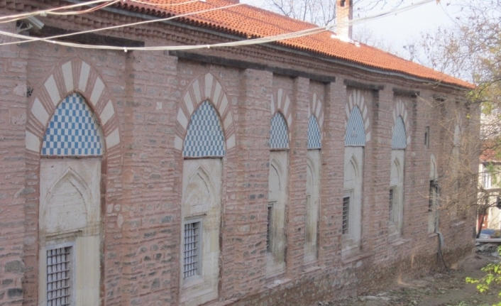 Bursa’nın Yeşil semtinde Türk-İslâm Eserleri Müzesi olarak kullanılan Sultâniye Medresesi’nin