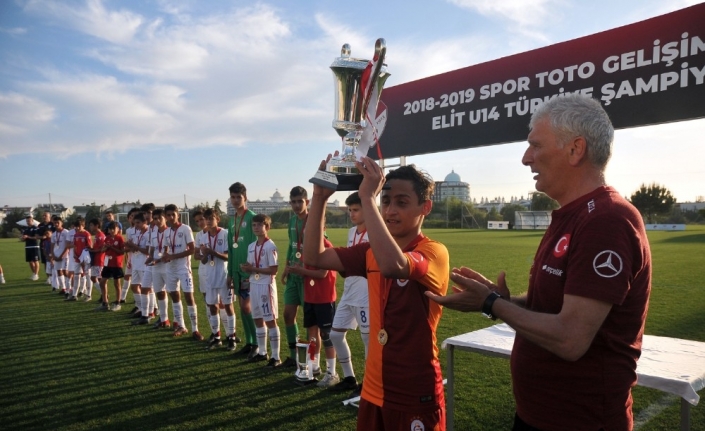 Galatasaraylı Berat Efe Pehlivan’ın U14 Türkiye Şampiyonası finalinden hemen sonra,