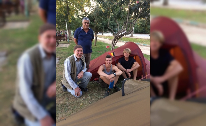 Belçikalı Turistler Türkiye’yi 4 Ay Otostop Yaparak Dolaşacak.