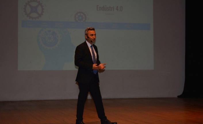 Ege Üniversitesinde "endüstri 4.0 Ve Moda Sektörü" Konulu Konferansta Konuşan