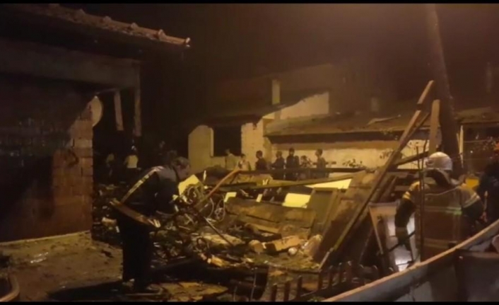  Bursa İznik'te Üç Kişinin Yaşadığı Tek Katlı Ev Gece