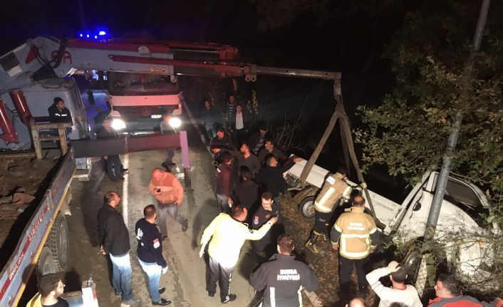  Orhangazi’de Meydana Gelen Kazada Kontrolden Çikan Bir Kamyonet Uçurum