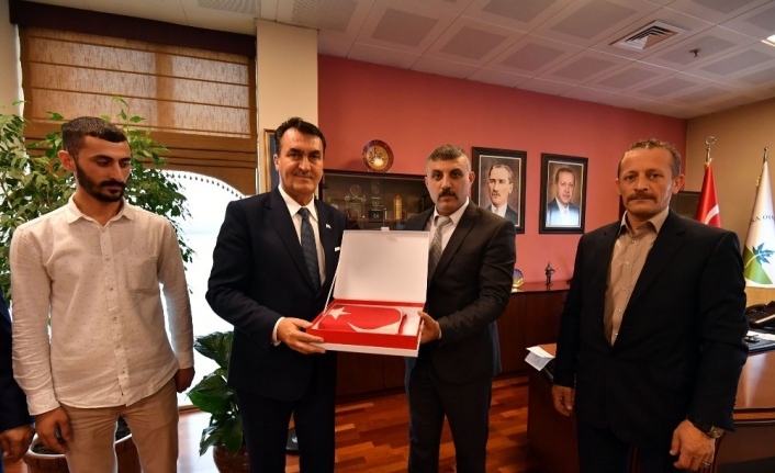  Ülkü Ocakları Osmangazi Yöneticileri Osmangazi Belediye Başkanı Mustafa Dündar’ı