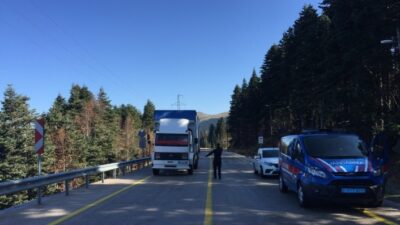  Yılın İlk Karının Düştüğü Uludağ'da Yer Yer Oluşan Gizli