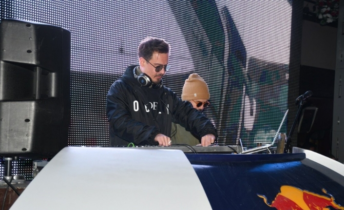 Tiktok ana sponsorluğunda gerçekleştirilen Whitefest’de müzik ve eğlence hız kesmeden