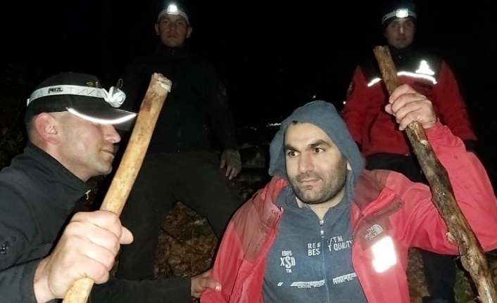  Uludağ'a Tırmanırken Gideceği Yönü Şaşirip Kaybolan Dağcı. Afad, Jandarma