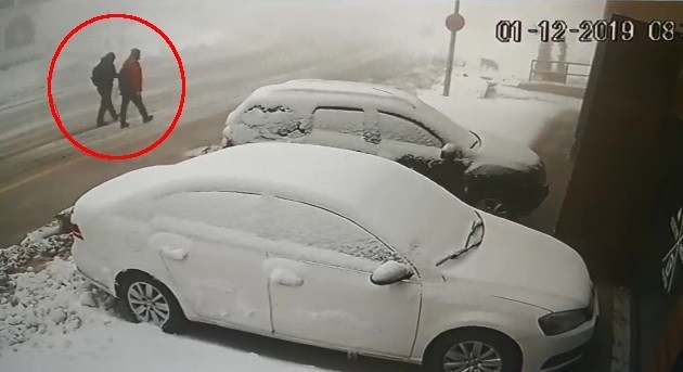  Uludağ'da Zirveye Doğru Yürüyüşe Çiktiktan Sonra Olumsuz Hava Şartlari