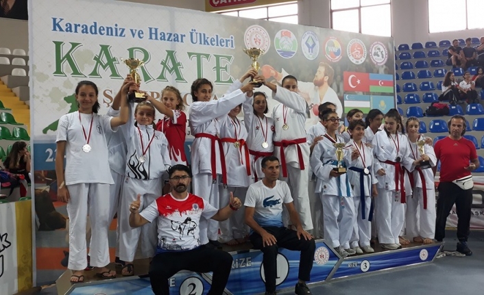  12 Ülkeden Bin 380 Sporcunun Katıldığı Uluslararası Karadeniz Hazar