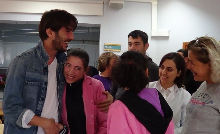  Ünlü Dizi Oyuncusu Otizm Çocuklarla Bir Araya Geldi