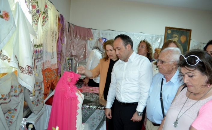 Bursa’nın Mudanya ilçesinde unutulmaya yüz tutan nakışlar sergilendi.
Kent Konseyi bünyesindeki