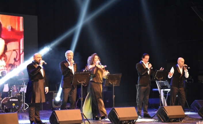 Süheyl ve Behzat Uygur Tiyatrosu’nun hazırladığı “Yeşilçam Sahnede” adlı konser-komedi