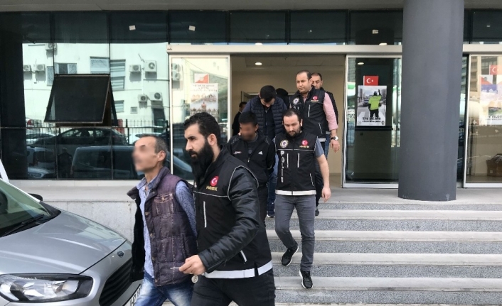 Bursa’da narkotik polisinin yaptığı uyuşturucu operasyonunda adliyeye sevk edilen 5