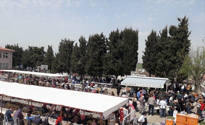 Balıkesir’de geçmişi bir asra dayanan geleneksel hayır yemekleri devam ediyor.