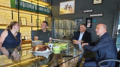  Balıkesir Valisi Ersin Yazıcı, Burhaniye'de Faaliyet Gösteren Zeytinyağı Fabrikasını