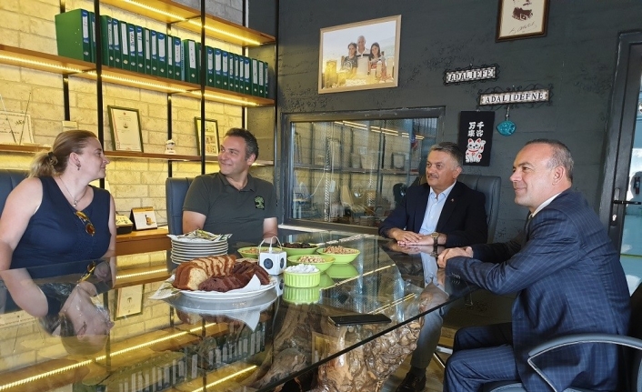  Balıkesir Valisi Ersin Yazıcı, Burhaniye'de Faaliyet Gösteren Zeytinyağı Fabrikasını