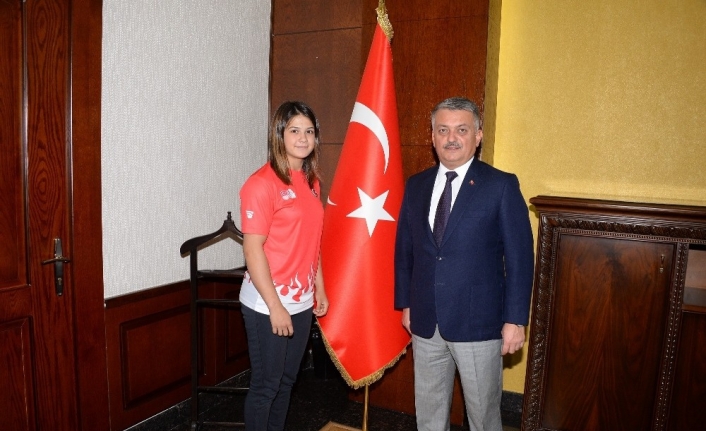  Balıkesir Valisi Ersin Yazıcı, Kazakistan'ın Almatı Şehrinde Düzenlenen Ümitler