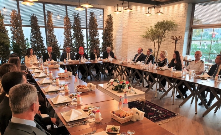  Vali Yazıcı'dan, Komutanlara Veda Yemeği