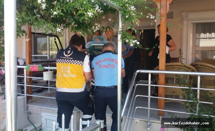 Balıkesir’in Burhaniye ilçesinde yaşlı kadının yardımına itfaiye ekipleri koştu.  