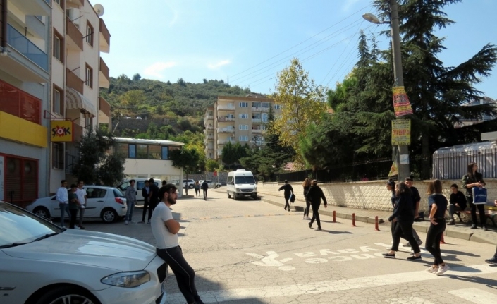  Hasanbey Mahallesi Sakinleri Okul Önüne Kasis Yapılmasını İstiyor.
