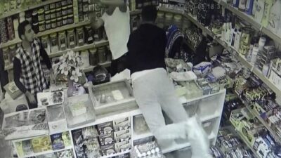  Bursa’da Bir Grup Kendilerine Veresiye Vermediğini İddia Ettiği Market