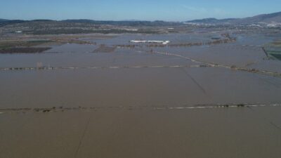 İzmir’in Menemen ilçesinde, etkili olan kuvvetli sağanak ve Gediz Nehri’nin