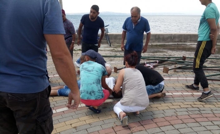  Balıkesir'in Erdek İlçesinde Ucu Açık Bırakılan Sokak Aydınlatma Lambasından