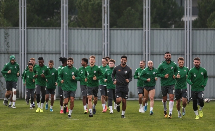  Bursaspor Teknik Direktörü Yalçın Koşukavak, Kazanmak Üzerine Odaklı Bir