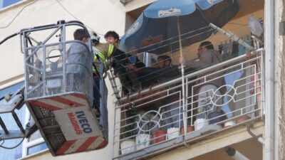  Bursa'da 6 Katlı İkametin Zemin Katında Çikan Yangında Adeta