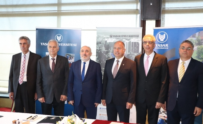  Yaşar Üniversitesi Rektörü Prof. Dr. Mehmet Cemali Dinçer Ve