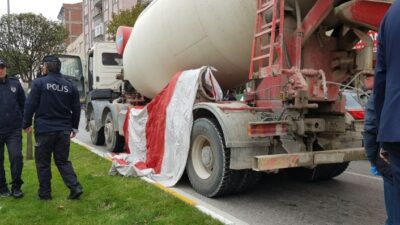 Balıkesir'de Yaya Geçidinden Yolun Karşısına Geçen Karı Koca Kamyonun Altında