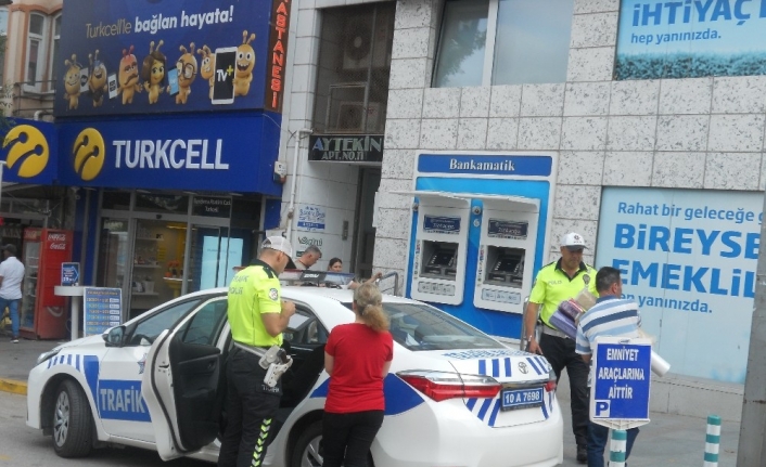 Balıkesir'in Bandırma İlçesinde Trafik Polisleri Tarafından Yapılan Uygulamada 14 Vatandaşa