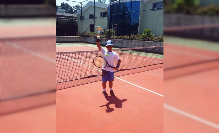  Osmangazi Belediyespor Tenis Takımı Sporcularından Arda Buğra Özmen, 8-9-10