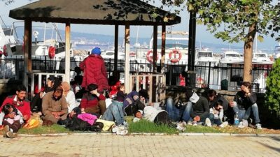  İzmir'in Aliağa İlçesi Açıklarında, Yunanistan'a Geçmek İçin Şişme Botla
