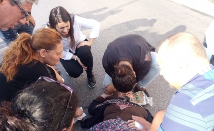  Araba Çarpan Kadına Sağlık Görevlileri Olay Yerinde Müdahale Etti.