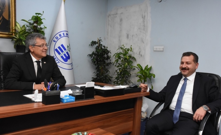 Balıkesir Büyükşehir Belediye Başkanı Yücel Yılmaz, Edremit Belediye Başkanı Selman