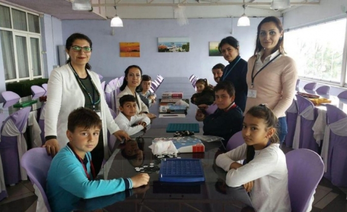 Erdek İlçesi’nde düzenlenen zeka oyunları yarışmalarında ilçeyi Balıkesir’de yapılacak yarışmalar